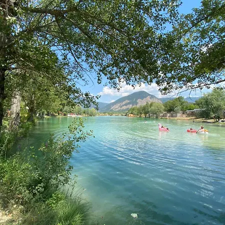 Kamp alanı Camping Le Lac Bleu 3*