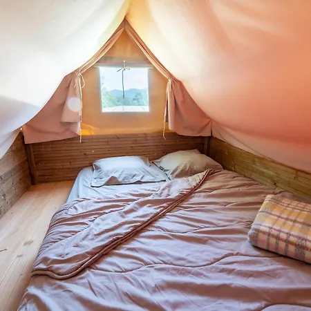 Kamp alanı Camping Le Lac Bleu 3*