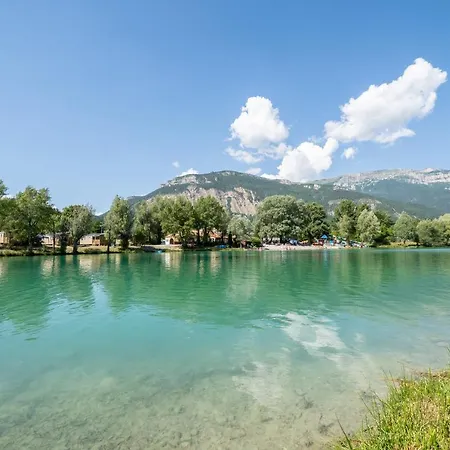 Kamp alanı Camping Le Lac Bleu 3*