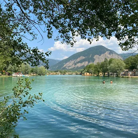 Kamp alanı Camping Le Lac Bleu