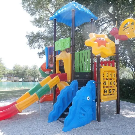Kamp alanı Camping Le Lac Bleu