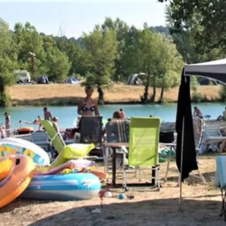 Kamp alanı Camping Le Lac Bleu