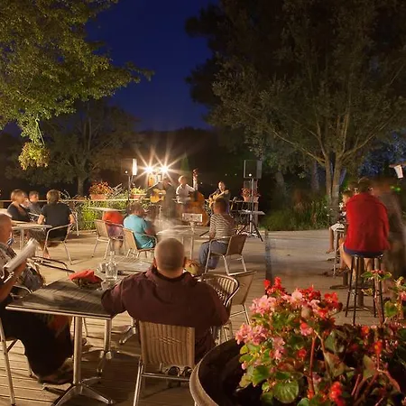 Kamp alanı Camping Le Lac Bleu