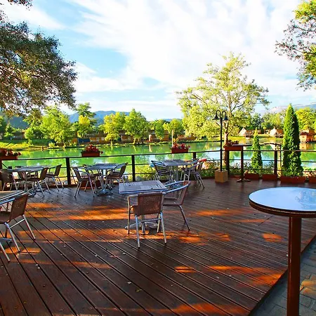Kamp alanı Camping Le Lac Bleu 3*