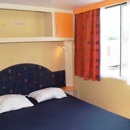 Kamp alanı Camping Le Lac Bleu 3*