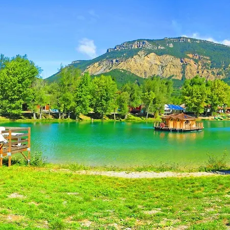 Kamp alanı Camping Le Lac Bleu 3*
