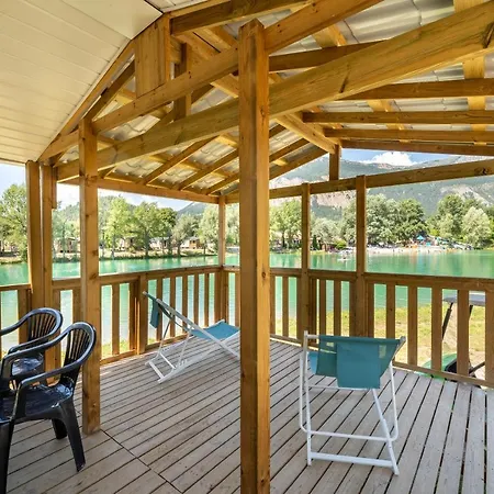 مكان تخييم Camping Le Lac Bleu 3*