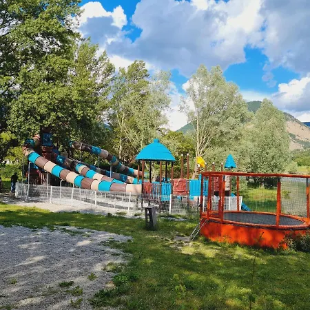 Camping Le Lac Bleu مكان تخييم